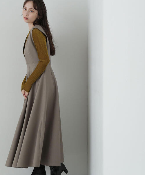 NATURAL BEAUTY BASIC（ナチュラルビューティーベーシック）の「Vネックフレアジャンスカ（ジャンパースカート・レディース・ベージュ/グレー系その他・MEDIUM/SMALL）」の17枚目の写真