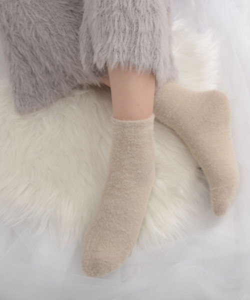TONE SELECT GOODS（トーンセレクトグッズ）の「【float】ふわふわ ワンカラー シャギー ルームソックス/ソックス 【7色展開】（ソックス/靴下・レディース・ベージュ/ラベンダー/コーラル/ホワイト/ライトグリーン/ピンク/ライトイエロー・FREE）」の3枚目の写真