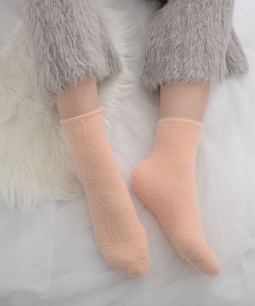 TONE SELECT GOODS（トーンセレクトグッズ）の「【float】ふわふわ ワンカラー シャギー ルームソックス/ソックス 【7色展開】（ソックス/靴下・レディース・ベージュ/ラベンダー/コーラル/ホワイト/ライトグリーン/ピンク/ライトイエロー・FREE）」の7枚目の写真