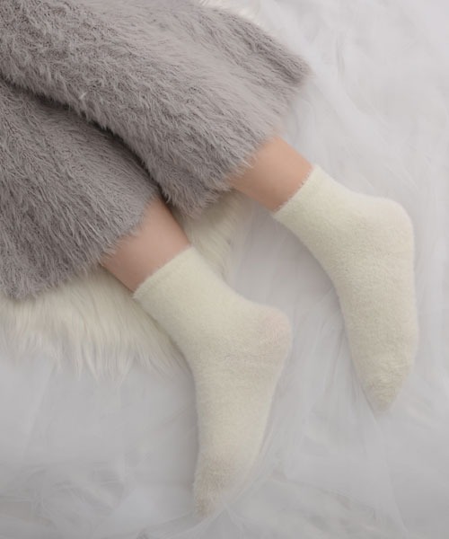 TONE SELECT GOODS（トーンセレクトグッズ）の「【float】ふわふわ ワンカラー シャギー ルームソックス/ソックス 【7色展開】（ソックス/靴下・レディース・ベージュ/ラベンダー/コーラル/ホワイト/ライトグリーン/ピンク/ライトイエロー・FREE）」の8枚目の写真