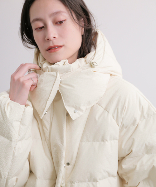 GANNI（ガニー）の「【GANNI / ガニー】 Tech Seersucker Oversized Puffer J F9690/F9496（ダウンジャケット/コート・レディース・ブラック/ホワイト・MEDIUM）」の11枚目の写真