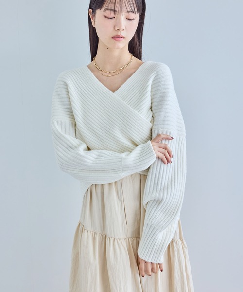 VIS（ビス）の「ふんわりカシュクールニットプルオーバー（ニット/セーター・レディース・レッド/オフホワイト/チャコールグレー・FREE）」の11枚目の写真