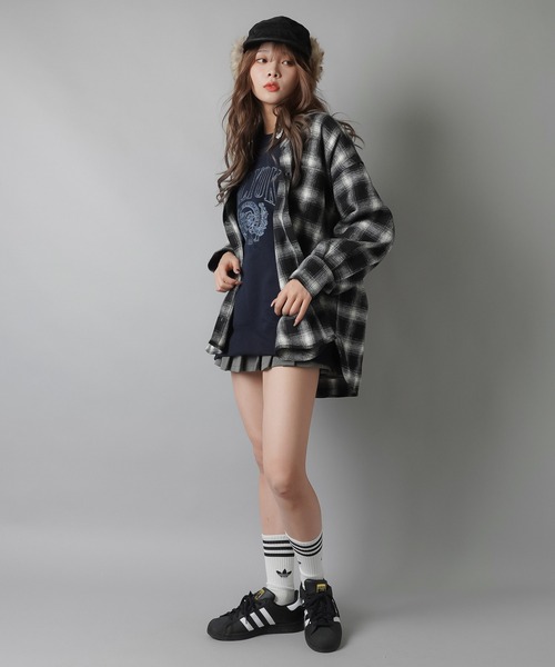 SPINNS（スピンズ）の「あったか起毛素材 オーバーサイズビッグチェックシャツ（シャツ/ブラウス・レディース・ネイビー/ブラウン/オフホワイト/ブラック・ONESIZE）」の10枚目の写真