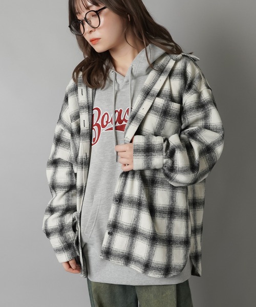 SPINNS（スピンズ）の「あったか起毛素材 オーバーサイズビッグチェックシャツ（シャツ/ブラウス・レディース・ネイビー/ブラウン/オフホワイト/ブラック・ONESIZE）」の14枚目の写真