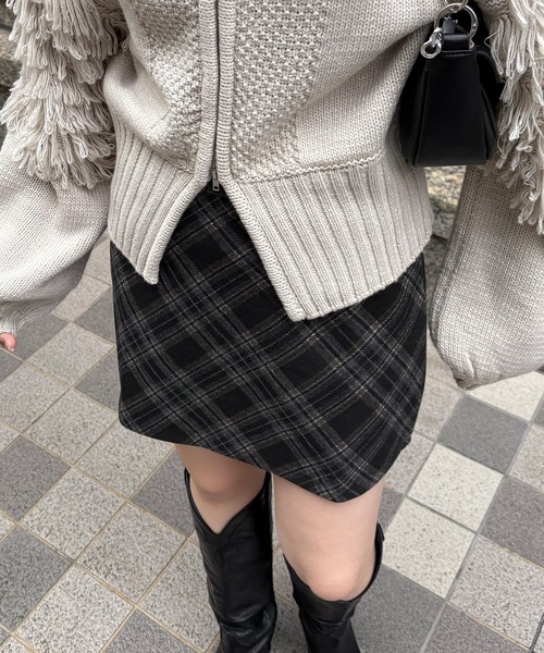 nomnom（ノムノム）の「【nomnom】チェックミニスカート（スカート・レディース・ブラック/ネイビー/ブラウン・FREE）」の4枚目の写真