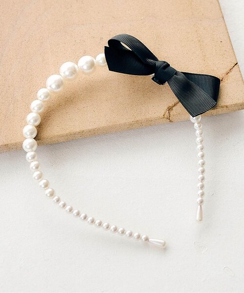 apres les cours（アプレレクール）の「パールリボンカチューシャ（カチューシャ・キッズ・アイボリー・FREE）」の3枚目の写真