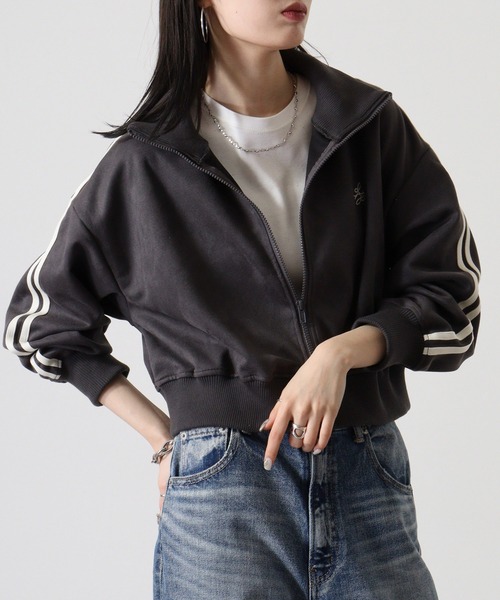atONE（アットワン）の「スエードポンチクロップドトラックジャケット（ブルゾン・レディース・アイボリー/スミクロ/モカ/ブラック系その他4/ベージュ系その他2・F）」の11枚目の写真