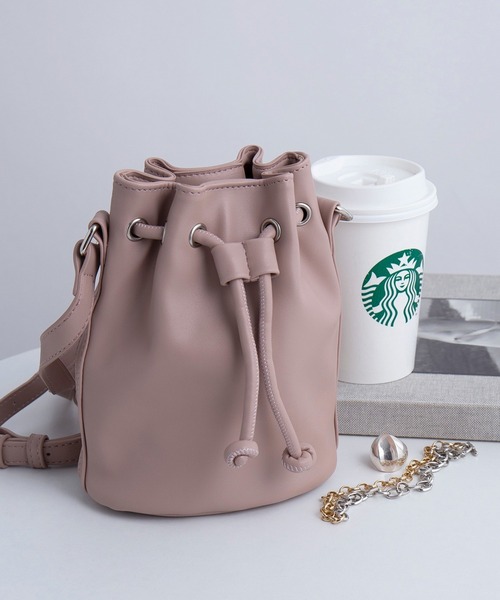 MAGASIN DE MODE Chou Chou(マガジンデモードシュシュ)の「【MAGASIN DE MODE Chou Chou】エコレザーミニドローストリングバッグ ショルダーバッグ 巾着バッグ SNB(ショルダーバッグ・レディース・シルバー/ブラック/ベージュ/グレイッシュベージュ・FREE)」の3枚目の写真