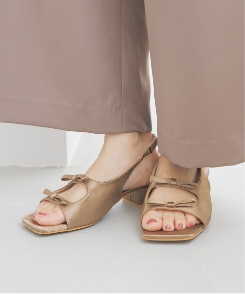 mysty woman（ミスティウーマン）の「ダブルリボンサテンミュール  323424（サンダル・レディース・ブラック/モカ・LARGE/MEDIUM）」の2枚目の写真