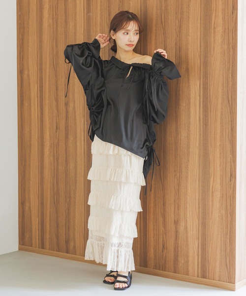 mysty woman（ミスティウーマン）の「ダブルリボンサテンミュール  323424（サンダル・レディース・ブラック/モカ・LARGE/MEDIUM）」の7枚目の写真