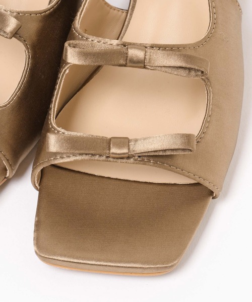 mysty woman（ミスティウーマン）の「ダブルリボンサテンミュール  323424（サンダル・レディース・ブラック/モカ・LARGE/MEDIUM）」の17枚目の写真