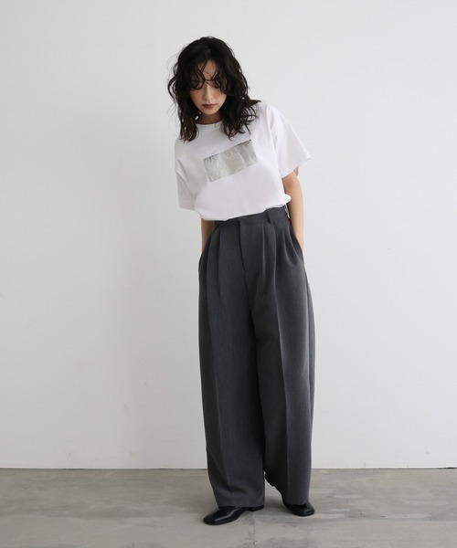 hellam（へラム）の「【数量限定アイテム】シルバーヴィンテージ箔プリントTシャツ（Tシャツ/カットソー・レディース・ホワイト×ブラック/ホワイト×ゴールド/カーキ/ブラウン/グレー/ホワイト×シルバー/ブラック×シルバー/チャコール/ブルー・FREE）」の12枚目の写真