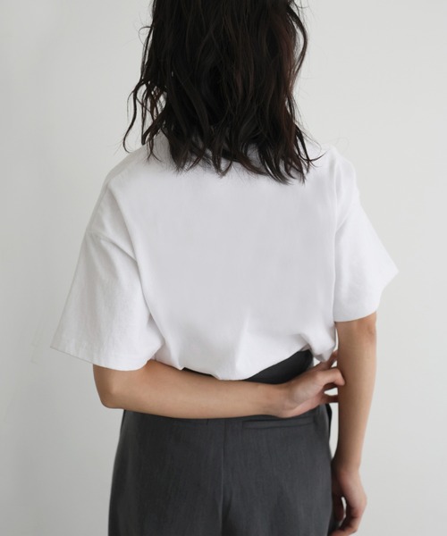 hellam（へラム）の「【数量限定アイテム】シルバーヴィンテージ箔プリントTシャツ（Tシャツ/カットソー・レディース・ホワイト×ブラック/ホワイト×ゴールド/カーキ/ブラウン/グレー/ホワイト×シルバー/ブラック×シルバー/チャコール/ブルー・FREE）」の14枚目の写真