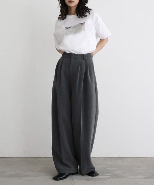 hellam（へラム）の「【数量限定アイテム】シルバーヴィンテージ箔プリントTシャツ（Tシャツ/カットソー・レディース・ホワイト×ブラック/ホワイト×ゴールド/カーキ/ブラウン/グレー/ホワイト×シルバー/ブラック×シルバー/チャコール/ブルー・FREE）」の18枚目の写真