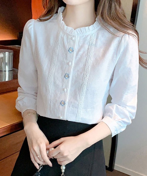 BLANC FICELLE（ブランフィセル）の「フリル　花柄刺繍　シャツ（シャツ/ブラウス・レディース・ブルー/ホワイト・S/M/L/XL）」の4枚目の写真