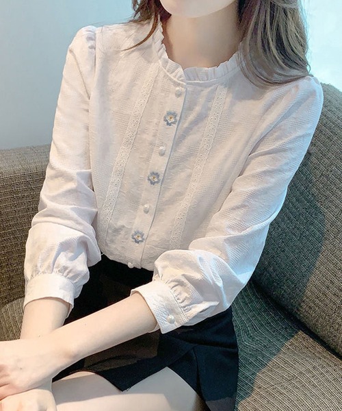 BLANC FICELLE（ブランフィセル）の「フリル　花柄刺繍　シャツ（シャツ/ブラウス・レディース・ブルー/ホワイト・S/M/L/XL）」の5枚目の写真