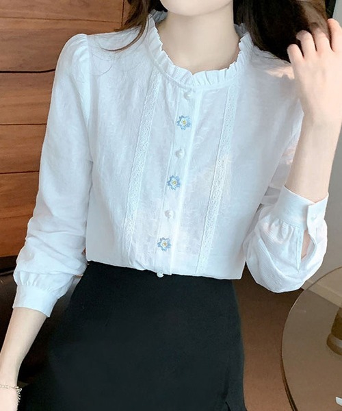 BLANC FICELLE（ブランフィセル）の「フリル　花柄刺繍　シャツ（シャツ/ブラウス・レディース・ブルー/ホワイト・S/M/L/XL）」の6枚目の写真