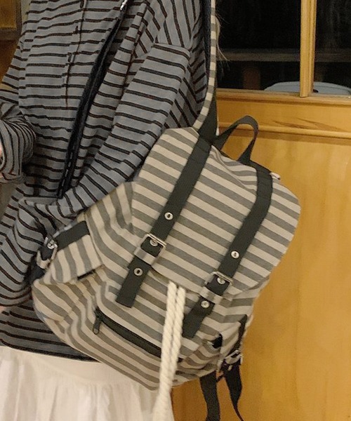 MEMECLE(メメクル)の「【 MEMECLE / メメクル 】ストライプ ベルト バックパック(バックパック/リュック・レディース・ブラック/ブラウン・FREE)」の10枚目の写真