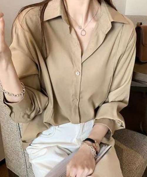 SallyLunn(サリーラン)の「フロントタック長袖シャツ(シャツ/ブラウス・レディース・ブラック/ブルー/ベージュ/ホワイト・MEDIUM/LARGE)」の3枚目の写真