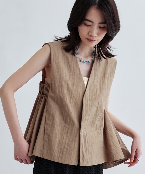 GALLEST(ギャレスト)の「【セットアップ可能】ペーパーライクジレブラウス(シャツ/ブラウス・レディース・ブラック/ベージュ/ホワイト・38)」の3枚目の写真