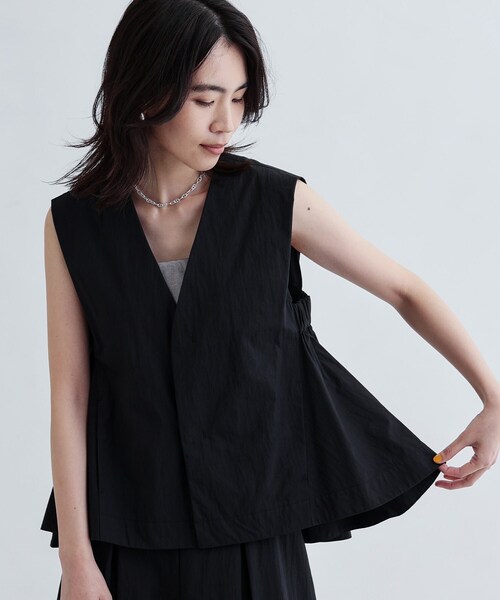 GALLEST(ギャレスト)の「【セットアップ可能】ペーパーライクジレブラウス(シャツ/ブラウス・レディース・ブラック/ベージュ/ホワイト・38)」の11枚目の写真