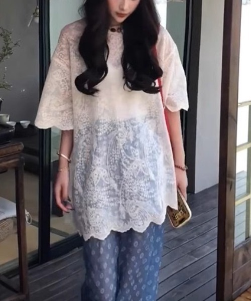 gossip!ロサンゼルス(ゴシップロサンゼルス)の「ゆるシルエット ラウンドネックフェミニンレーストップス(Tシャツ/カットソー・レディース・オフホワイト・M)」の2枚目の写真