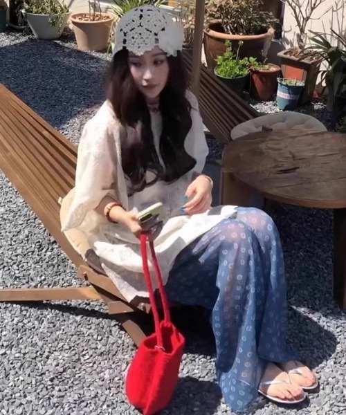 gossip!ロサンゼルス(ゴシップロサンゼルス)の「ゆるシルエット ラウンドネックフェミニンレーストップス(Tシャツ/カットソー・レディース・オフホワイト・M)」の4枚目の写真