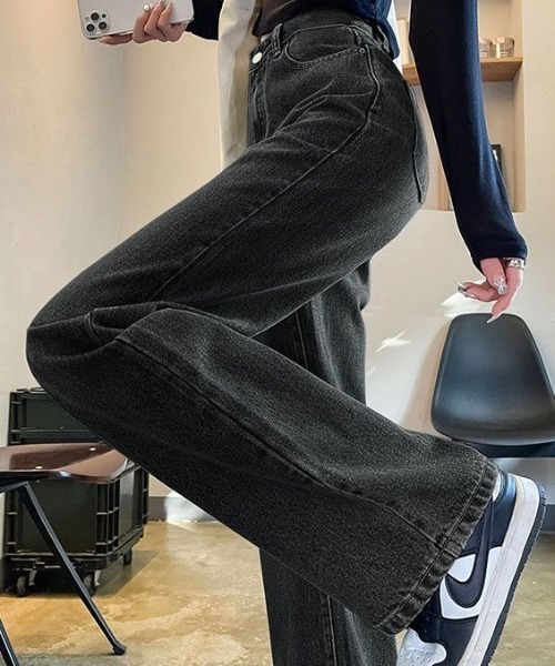 Teem Store(チームストア)の「セミワイドシンプルストレートデニムパンツ(デニムパンツ・レディース・チャコール/ブラック/ブルー/ライトブルー/ホワイト・S/L/M)」の3枚目の写真