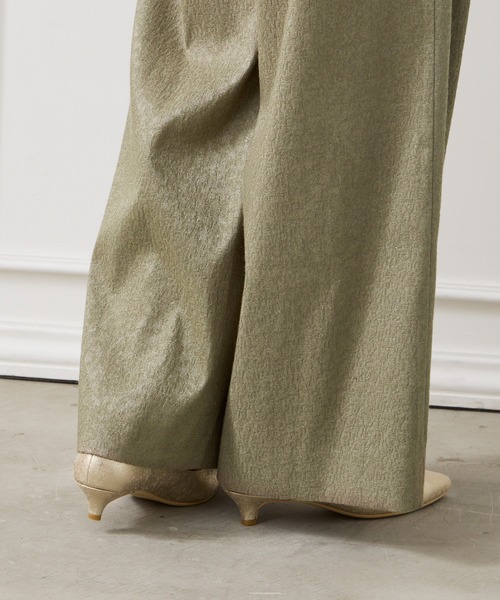 AIMER(エメ)の「箔加工ローヒールパンプス(パンプス・レディース・シルバー/ゴールド・MEDIUM/LARGE/SMALL)」の5枚目の写真