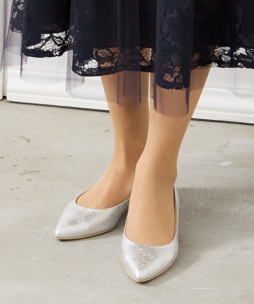 AIMER(エメ)の「箔加工ローヒールパンプス(パンプス・レディース・シルバー/ゴールド・MEDIUM/LARGE/SMALL)」の6枚目の写真