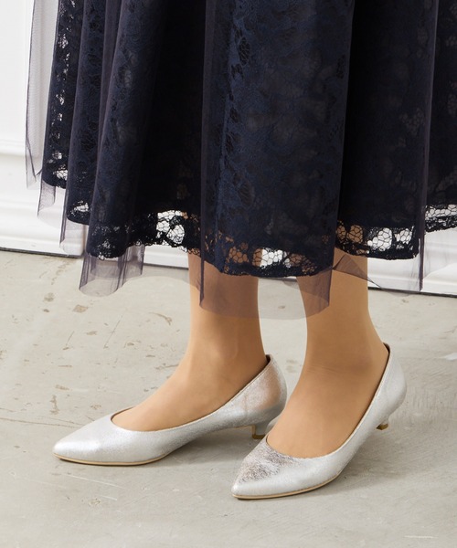 AIMER(エメ)の「箔加工ローヒールパンプス(パンプス・レディース・シルバー/ゴールド・MEDIUM/LARGE/SMALL)」の7枚目の写真