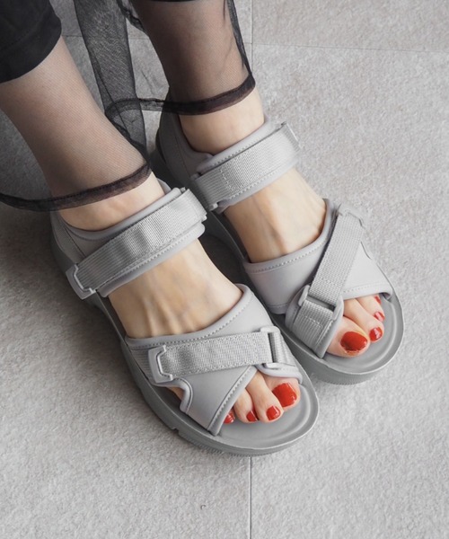 やわらかソールベルクロスポーツサンダル