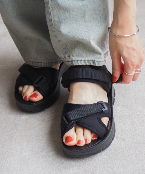 やわらかソールベルクロスポーツサンダル
