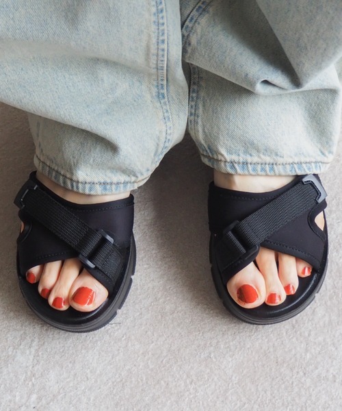 やわらかソールベルクロスポーツサンダル