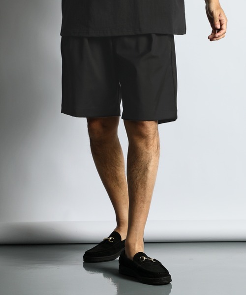 The DUFFER of ST.GEORGE(ザダファーオブセントジョージ)の「WOOL LIKE EASY WIDE SHORTS:ウエストゴム ウールライク イージー バギーショーツ(その他パンツ・メンズ・グレー/ブラック・X-LARGE/LARGE/MEDIUM/SMALL)」の1枚目の写真