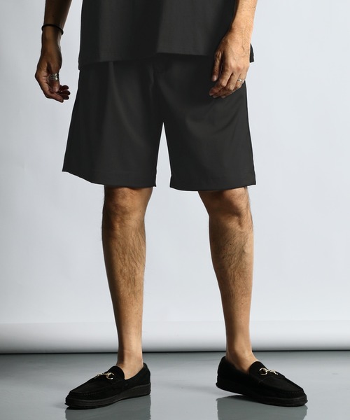 The DUFFER of ST.GEORGE(ザダファーオブセントジョージ)の「WOOL LIKE EASY WIDE SHORTS:ウエストゴム ウールライク イージー バギーショーツ(その他パンツ・メンズ・グレー/ブラック・X-LARGE/LARGE/MEDIUM/SMALL)」の3枚目の写真