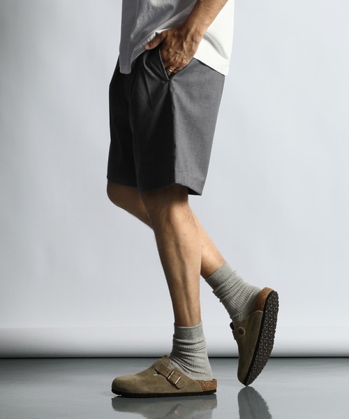 The DUFFER of ST.GEORGE(ザダファーオブセントジョージ)の「WOOL LIKE EASY WIDE SHORTS:ウエストゴム ウールライク イージー バギーショーツ(その他パンツ・メンズ・グレー/ブラック・X-LARGE/LARGE/MEDIUM/SMALL)」の7枚目の写真