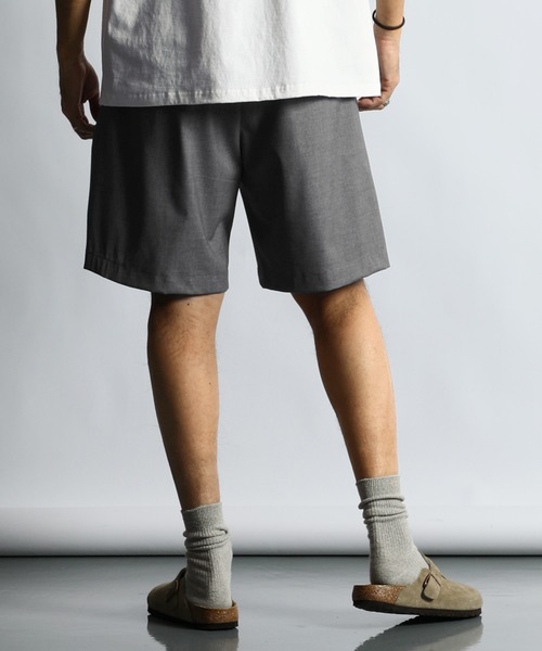 The DUFFER of ST.GEORGE(ザダファーオブセントジョージ)の「WOOL LIKE EASY WIDE SHORTS:ウエストゴム ウールライク イージー バギーショーツ(その他パンツ・メンズ・グレー/ブラック・X-LARGE/LARGE/MEDIUM/SMALL)」の8枚目の写真