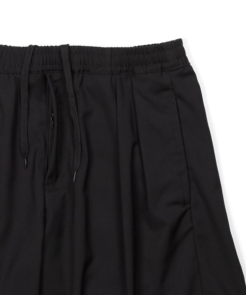 The DUFFER of ST.GEORGE(ザダファーオブセントジョージ)の「WOOL LIKE EASY WIDE SHORTS:ウエストゴム ウールライク イージー バギーショーツ(その他パンツ・メンズ・グレー/ブラック・X-LARGE/LARGE/MEDIUM/SMALL)」の11枚目の写真