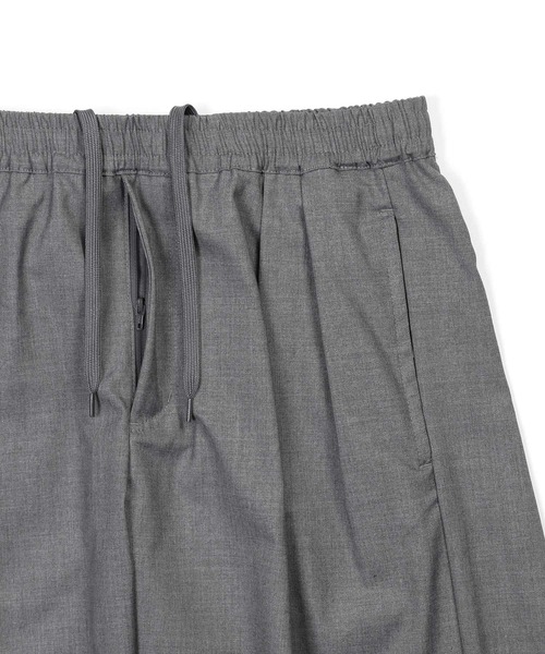 The DUFFER of ST.GEORGE(ザダファーオブセントジョージ)の「WOOL LIKE EASY WIDE SHORTS:ウエストゴム ウールライク イージー バギーショーツ(その他パンツ・メンズ・グレー/ブラック・X-LARGE/LARGE/MEDIUM/SMALL)」の12枚目の写真