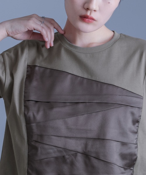 kOhAKU（コハク）の「異素材ランダムタックカットソー（Tシャツ/カットソー・レディース・ブラック/グレー・1/2）」の9枚目の写真