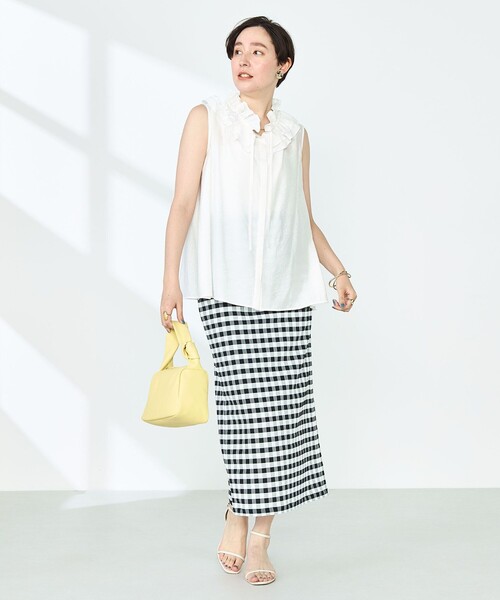 NOLLEY’S Sophi(ノーリーズソフィ)の「フリルネックノースリーブブラウス(シャツ/ブラウス・レディース・ホワイト/ピンク/キャメル・38/36)」の4枚目の写真