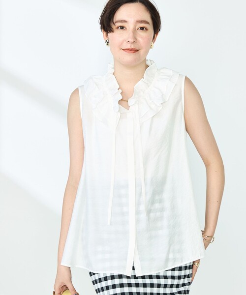 NOLLEY’S Sophi(ノーリーズソフィ)の「フリルネックノースリーブブラウス(シャツ/ブラウス・レディース・ホワイト/ピンク/キャメル・38/36)」の11枚目の写真
