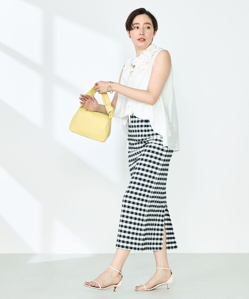 NOLLEY’S Sophi(ノーリーズソフィ)の「フリルネックノースリーブブラウス(シャツ/ブラウス・レディース・ホワイト/ピンク/キャメル・38/36)」の13枚目の写真