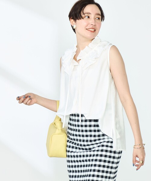 NOLLEY’S Sophi(ノーリーズソフィ)の「フリルネックノースリーブブラウス(シャツ/ブラウス・レディース・ホワイト/ピンク/キャメル・38/36)」の14枚目の写真