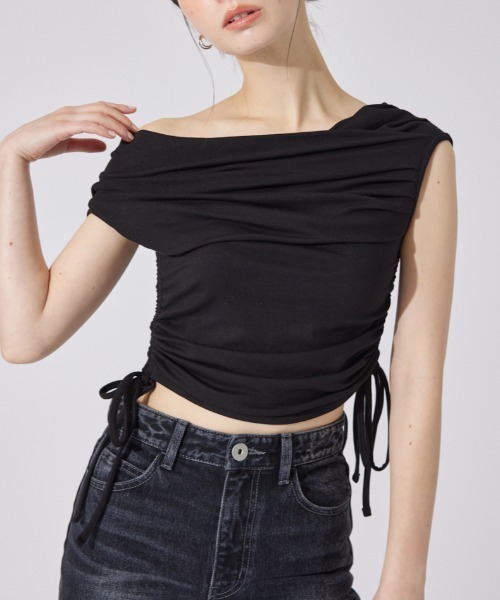 rienda（リエンダ）の「【AKB48 山崎空さん着用】カシュクールサイドドロストトップス 夏服 ノースリーブトップス（Tシャツ/カットソー・レディース・ホワイト/ブラウン/ブラック・FREE）」の3枚目の写真