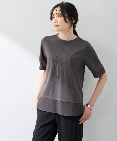 A/C DESIGN BY ALPHA CUBIC(エーシーデザインバイアルファキュービック)の「【接触冷感・UVカット】シアー切替えロゴTシャツ(Tシャツ/カットソー・レディース・ブラック/チャコールグレー/オフホワイト・M/L/LL/3L)」の4枚目の写真
