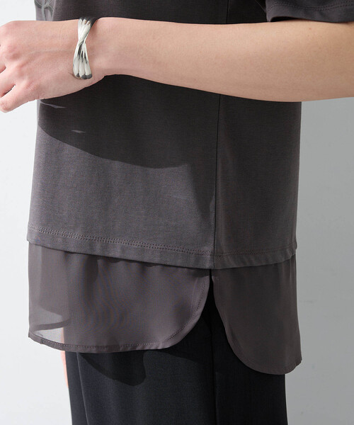 A/C DESIGN BY ALPHA CUBIC(エーシーデザインバイアルファキュービック)の「【接触冷感・UVカット】シアー切替えロゴTシャツ(Tシャツ/カットソー・レディース・ブラック/チャコールグレー/オフホワイト・M/L/LL/3L)」の19枚目の写真