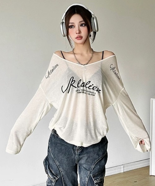ViViDAY(ビビデー)の「Vネックロゴビッグシルエット長袖シャツ(Tシャツ/カットソー・レディース・ホワイト・M)」の2枚目の写真