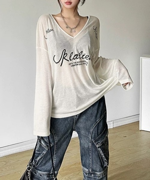 ViViDAY(ビビデー)の「Vネックロゴビッグシルエット長袖シャツ(Tシャツ/カットソー・レディース・ホワイト・M)」の3枚目の写真